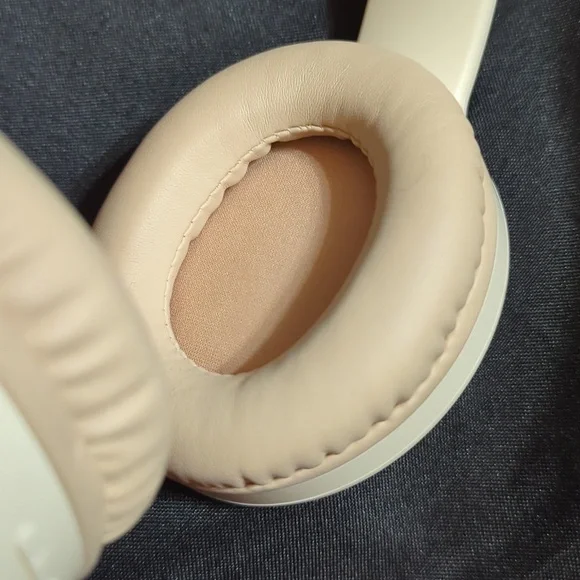 Lenovo ThinkPlus Wireless Cream Headphones - Picture 3 of 3